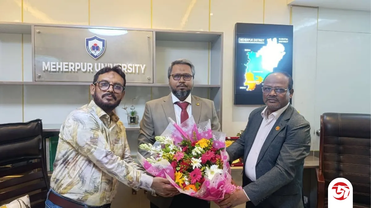 মেহেরপুর বিশ্ববিদ্যালয়ের নবনিযুক্ত উপাচার্যের দায়িত্ব গ্রহণ, ফুলেল শুভেচ্ছা