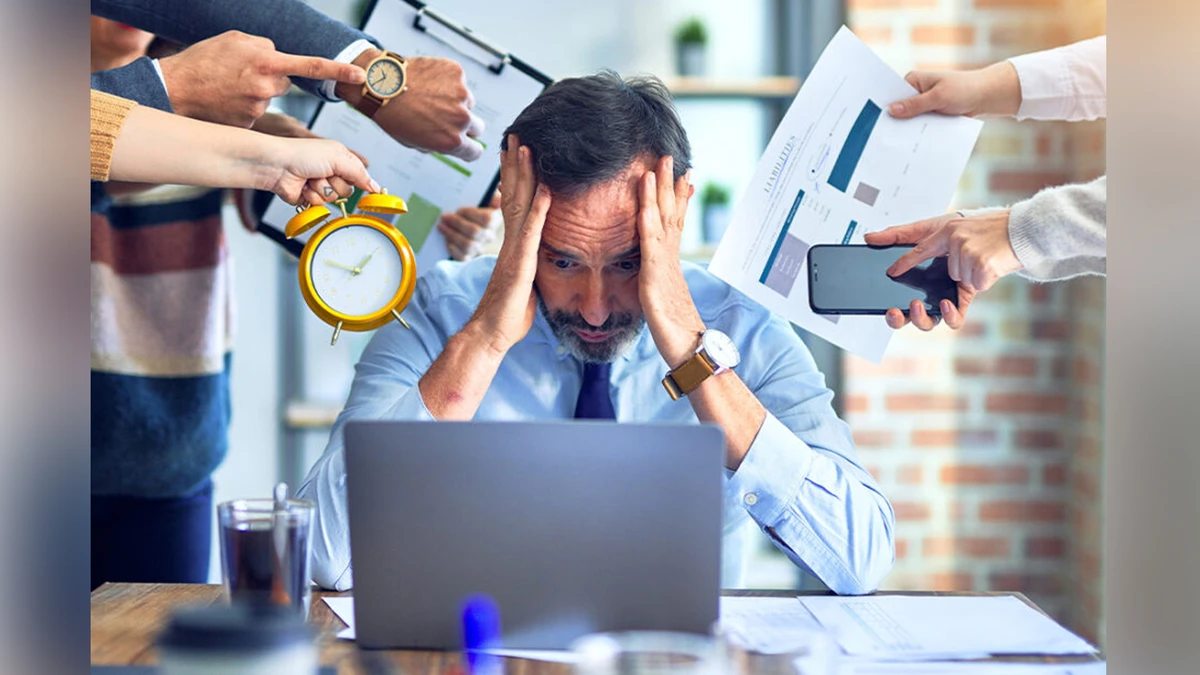 কেন ১৮–৩৪ বয়সীদের মানসিক চাপ সবচেয়ে বেশি? কারণ ও সমাধান!