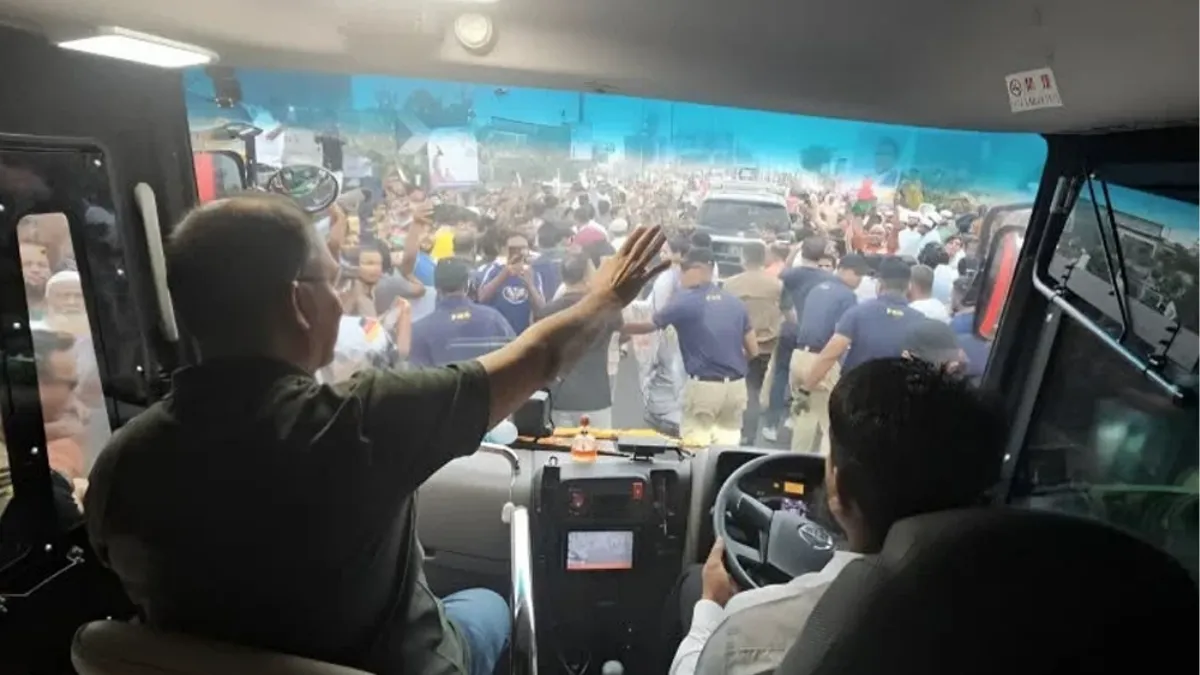 বরিশালের পথে প্রধানমন্ত্রী