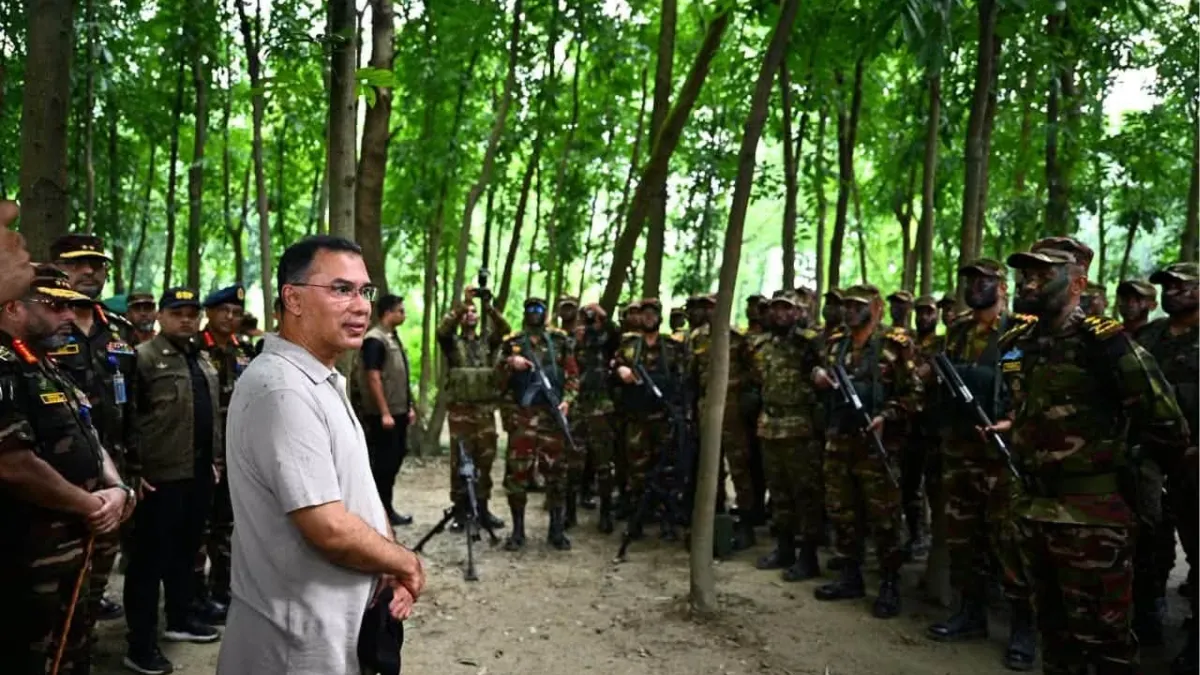 গ্রীষ্মকালীন সামরিক মহড়ায় প্রধানমন্ত্রীর আকস্মিক উপস্থিতি