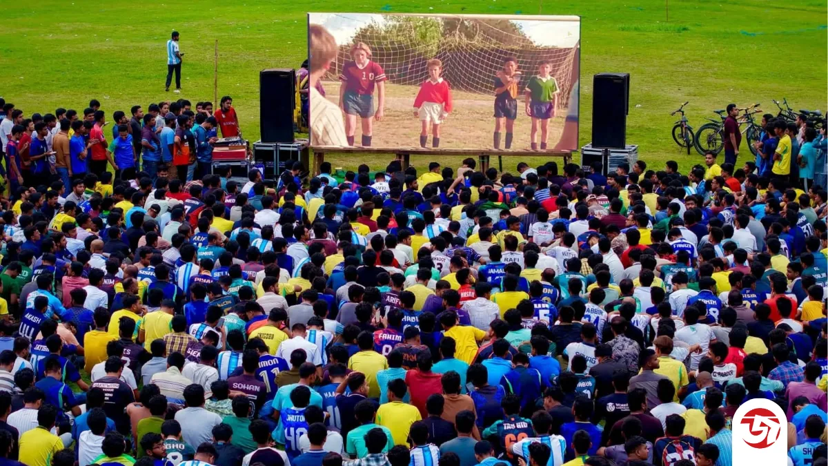 শিক্ষার্থীদের দাবির প্রেক্ষিতে সাড়ে তিন লাখ টাকা ব্যয়ে জায়ান্ট স্ক্রিনে বিশ্বকাপ ম্যাচ দেখাবে রাকসু