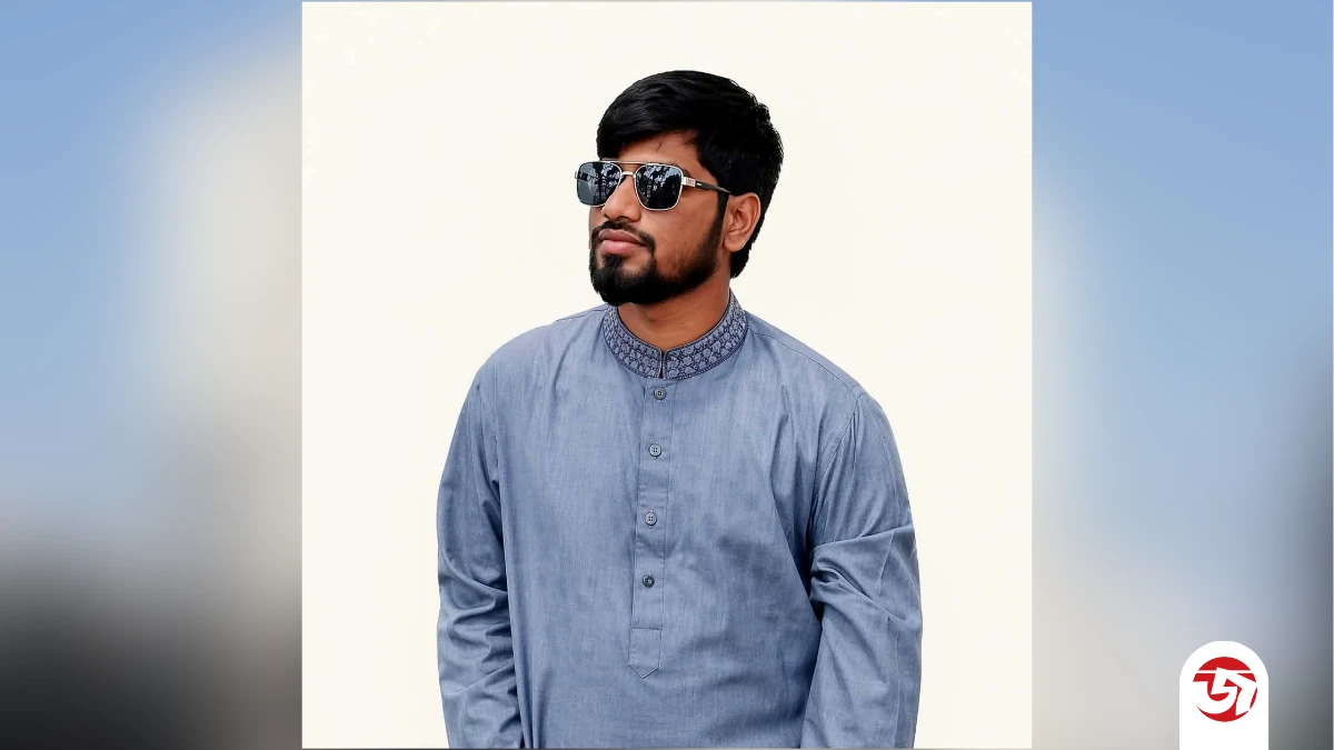 ‘শিক্ষকের মতো থাকেন, না হলে কান বরাবর পড়বে’- ছাত্র উপদেষ্টাকে রাবিতে ছাত্রদল নেতার হুমকি