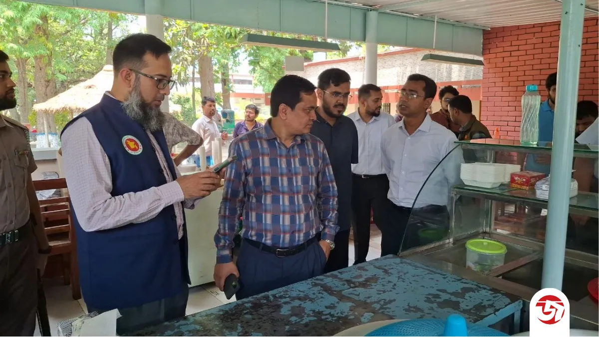 রুয়েটে নিরাপদ খাদ্য নিশ্চিতে যৌথ অভিযান: ৫ প্রতিষ্ঠানকে জরিমানা, জব্দ বাসি খাবার ও ক্ষতিকর উপকরণ