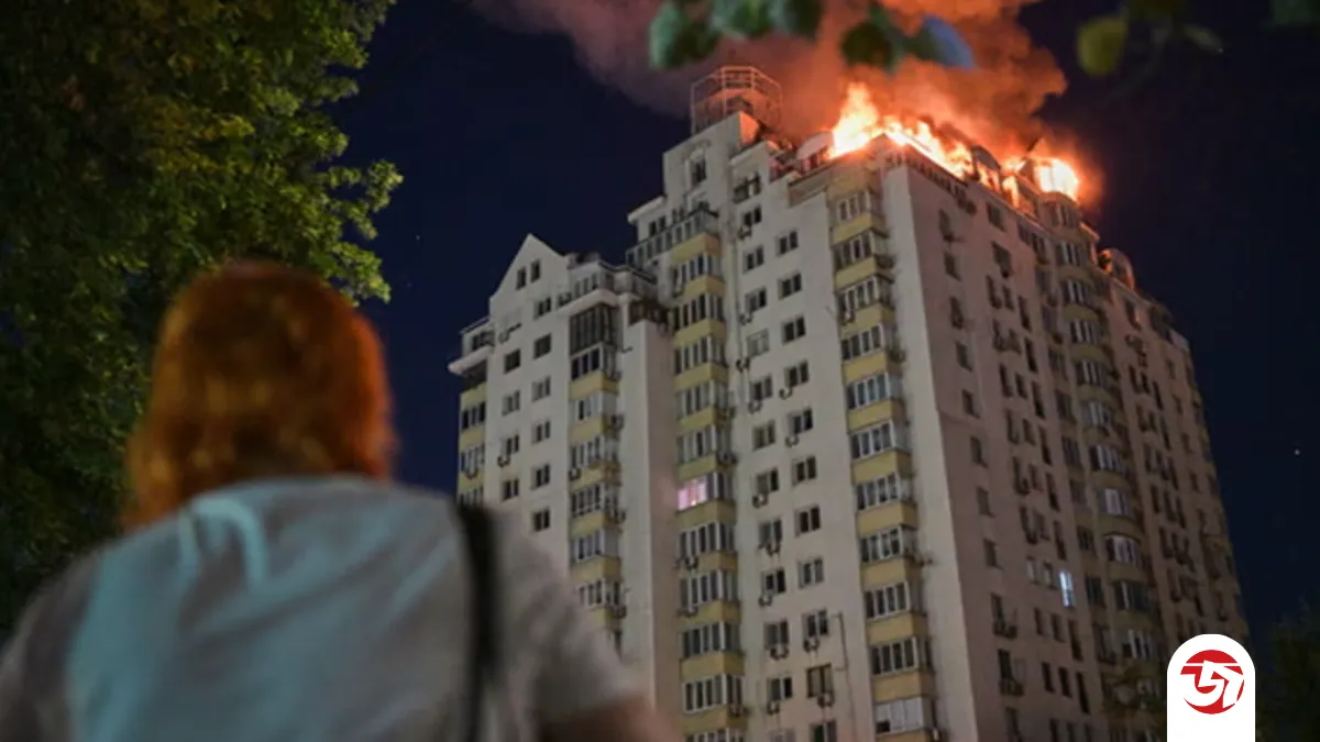 কিয়েভে রাশিয়ার ক্ষেপণাস্ত্র ও ড্রোন হামলা, নিহত ৮, আহত ৩৪
