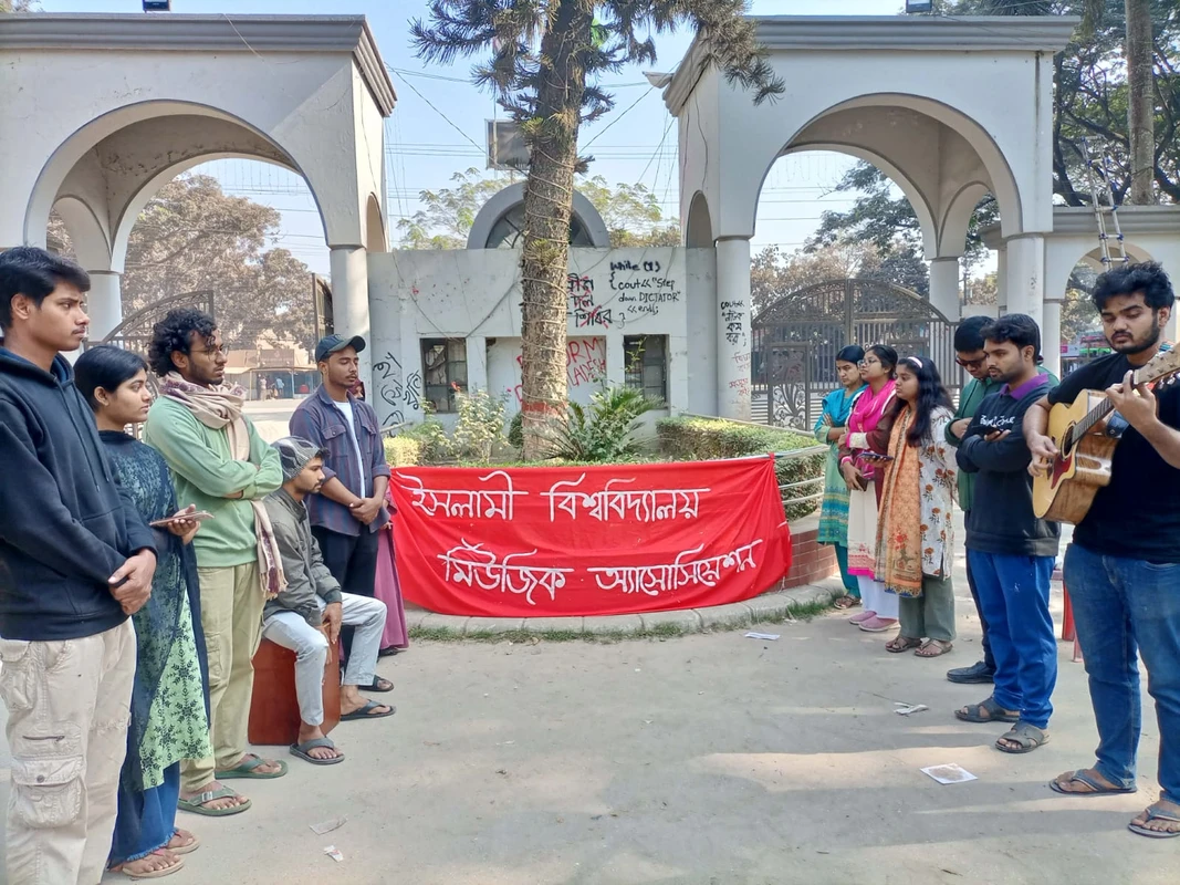 হাদিকে স্মরণে ইবি মিউজিক এসোসিয়েশনের গান, ক্ষোভে শিক্ষার্থীরা