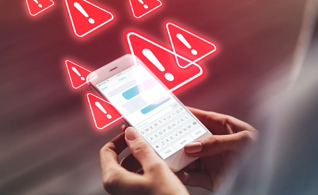 কোনো লিঙ্কে ক্লিক করেননি,তবু অ্যাকাউন্ট উধাও! নতুন ফাঁদ থেকে বাঁচবেন কীভাবে?