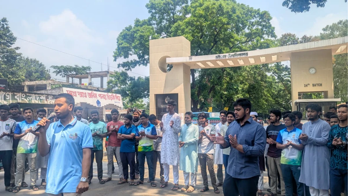 চবিতে শিক্ষার্থীদের ওপর হামলার প্রতিবাদে শিবিরের বিক্ষোভ