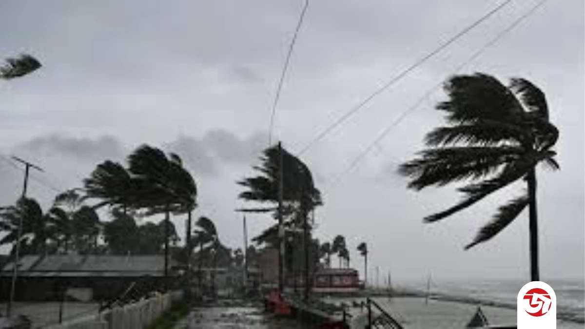 ৬ অঞ্চলে ঝড়-বৃষ্টির আভাস: ৮০ কিমি বেগে দমকা হাওয়া, নদীবন্দরে ২ নম্বর সতর্ক সংকেত জারি