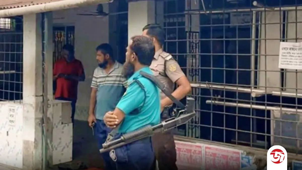 খুলনায় ফজরের নামাজের সময় মসজিদে সন্ত্রাসীদের গুলি, আহত দুই মুসল্লি