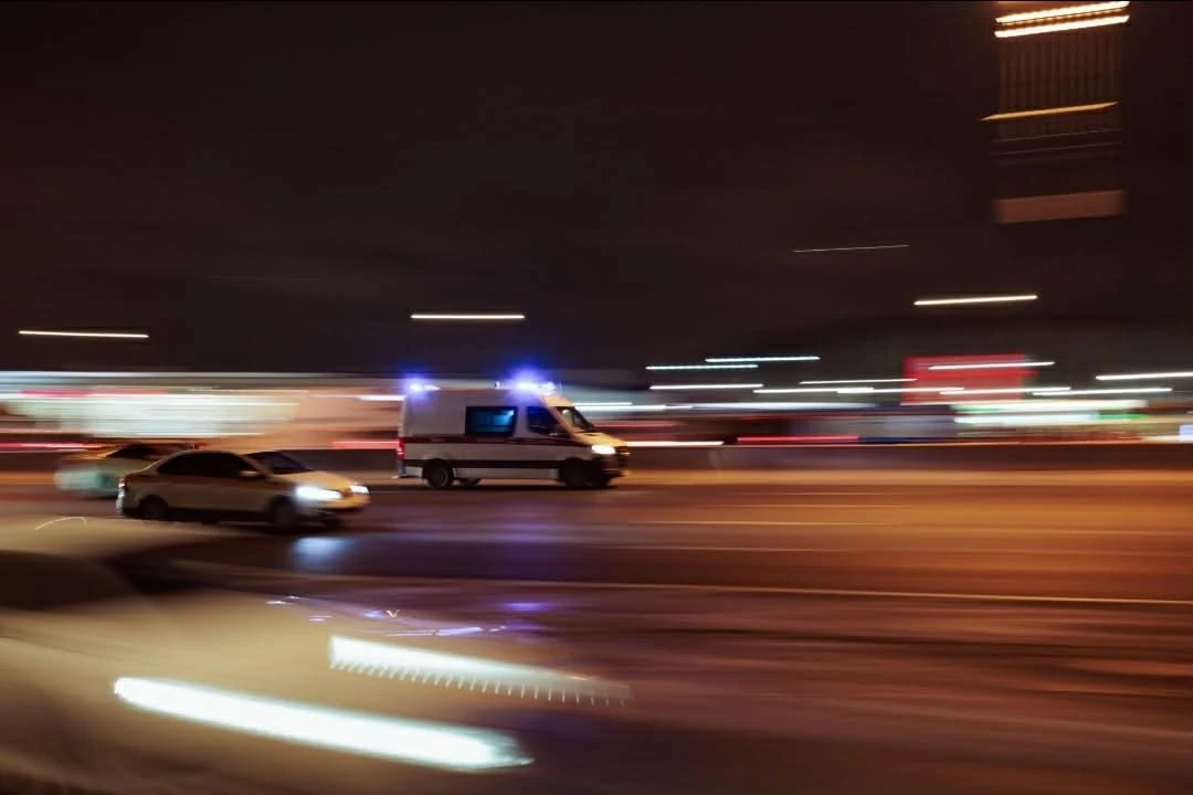 লেবাননে অ্যাম্বুলেন্স লক্ষ্য করে হামলার হুমকি দিয়েছে ইসরায়েলি সেনাবাহিনী।