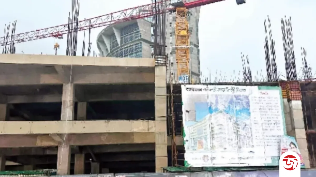 পুড়ে যাওয়া বঙ্গবাজারে উঠছে ১০ তলা ভবন, বরাদ্দ বুঝে পাওয়ার আগেই চাঁদা দিতে হচ্ছে ব্যবসায়ীদের