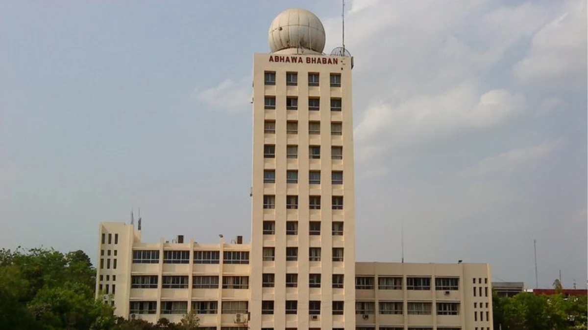 ঢাকায় হালকা বৃষ্টির সম্ভাবনা, কমবে দিনের তাপমাত্রা