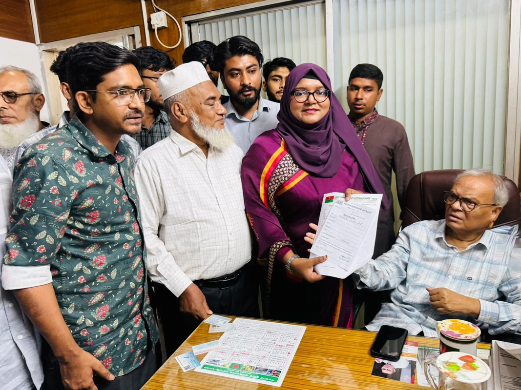 সর্বকনিষ্ঠ প্রার্থী উর্মি: সংরক্ষিত নারী আসনে মনোনয়ন সংগ্রহ, নারীর ক্ষমতায়নে জোর
