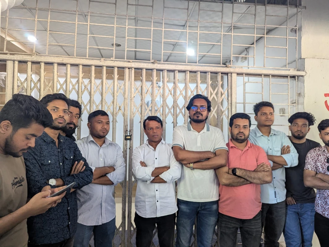 বুদ্ধিজীবী হত্যাকাণ্ড নিয়ে চবি উপ-উপাচার্যের বিতর্কিত মন্তব্যের জেরে প্রশাসনিক ভবনে তালা