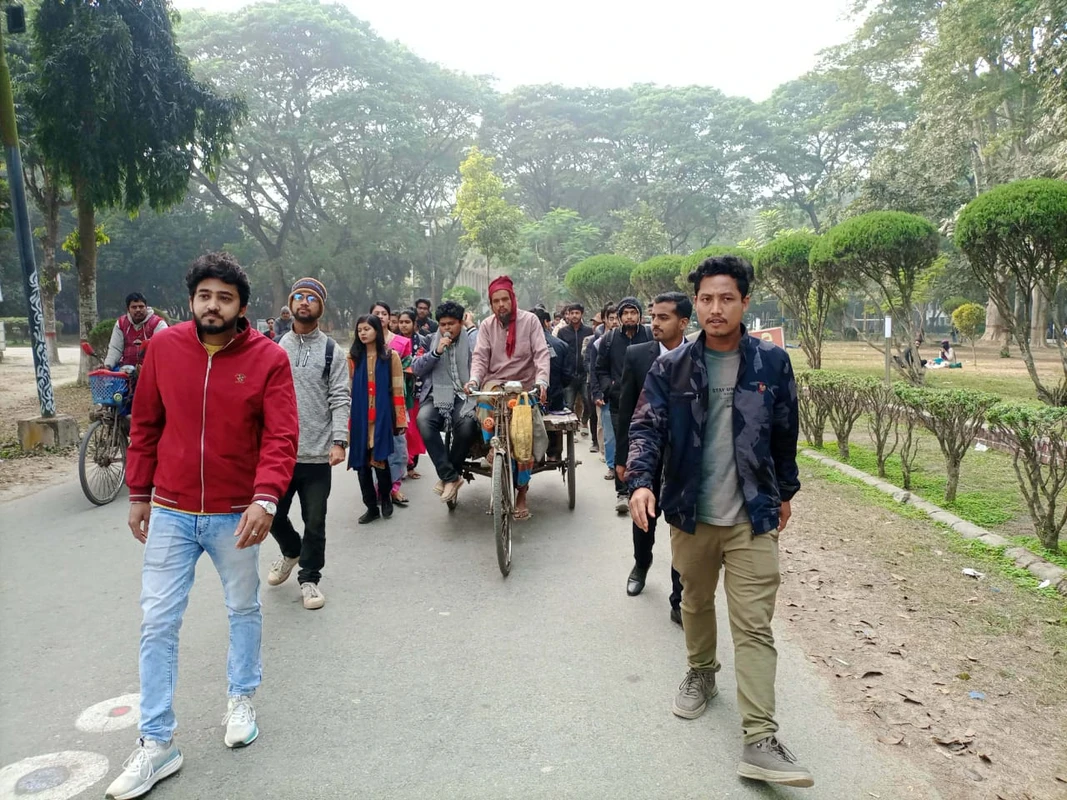 হাদি ও দীপু হত্যার প্রতিবাদে ইবির সনাতনী শিক্ষার্থীদের বিক্ষোভ মিছিল