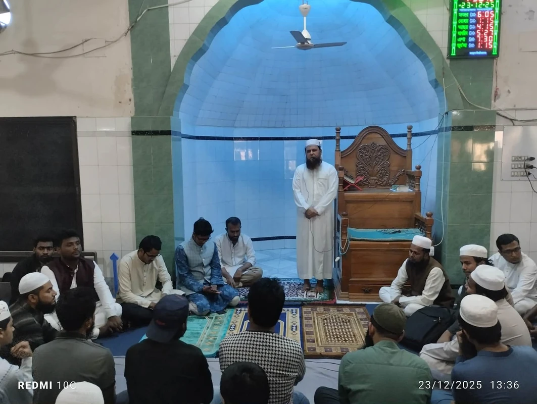 জবি ইনকিলাব মঞ্চের উদ্যোগে ওসমান হাদীর জন্য দোয়া মাহফিল