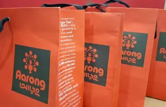 কাগজের শপিং ব্যাগের মূল্য নেওয়া বন্ধে আড়ং কর্তৃপক্ষকে লিগ্যাল নোটিশ