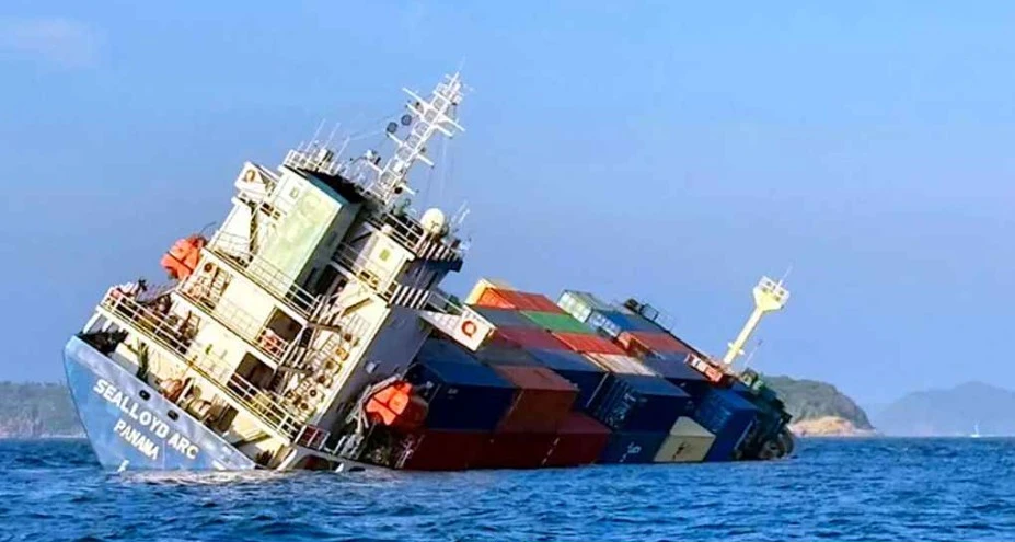 থাইল্যান্ড উপকূলে ডুবে গেছে বাংলাদেশমুখী পণ্যবোঝাই জাহাজ