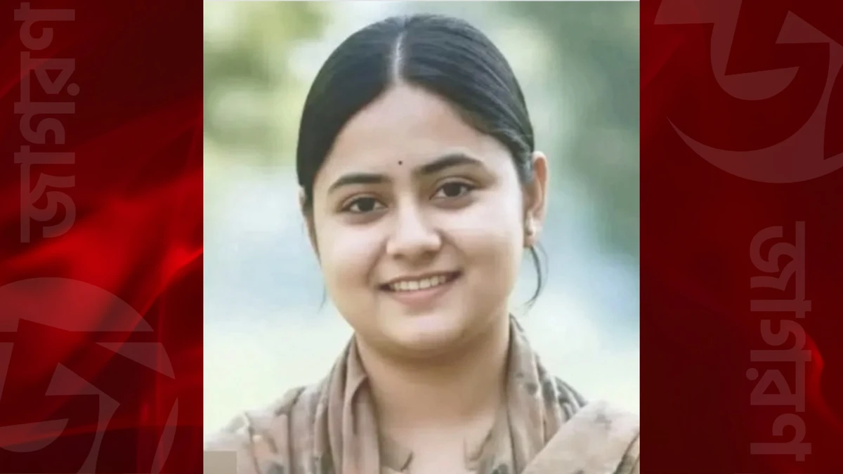 ‘খুঁইজেন না, বয়ফ্রেন্ডের সঙ্গে আছি’