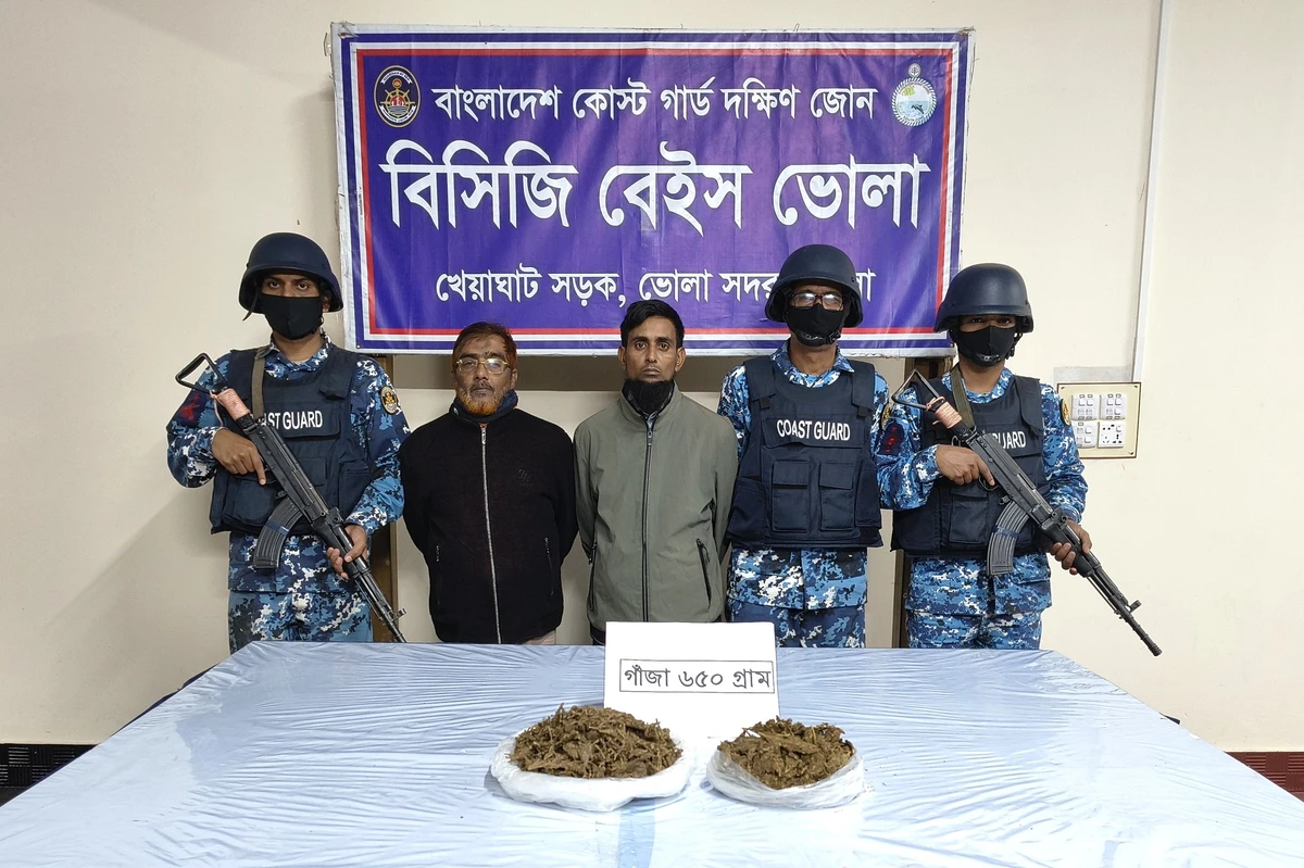 ভোলায় কোস্ট গার্ডের অভিযানে গাঁজাসহ দুই মাদক কারবারি আটক