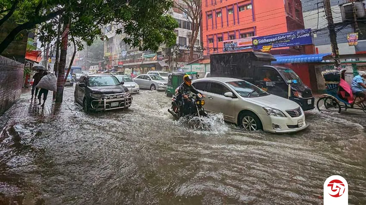 রাজধানীতে টানা বৃষ্টি, ৩ ঘণ্টায় রেকর্ড ২৫ মিলিমিটার