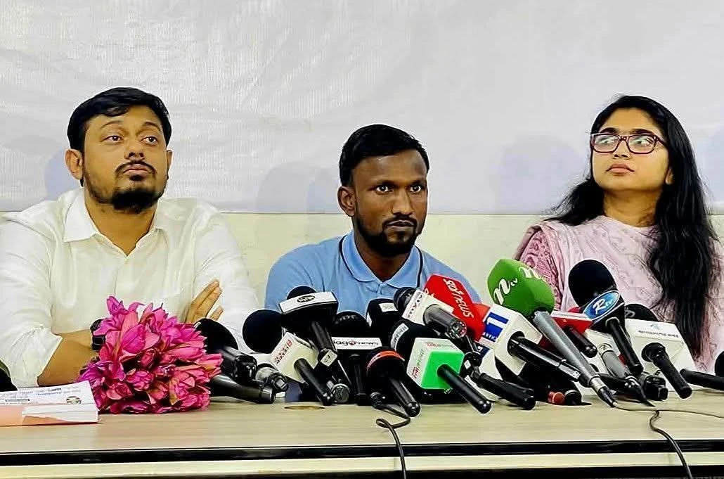 ঢাকা-৮ আসন থেকে এনসিপির মনোনয়ন ফর্ম সংগ্রহ করলেন জুলাইয়ের আলোচিত রিকশাচালক সুজন