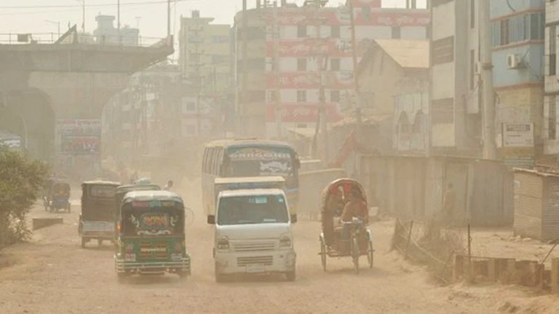 ঢাকার বাতাসে বাড়ছে মৃত্যুঝুঁকি, দূষণে দ্বিতীয় অবস্থানে রাজধানী