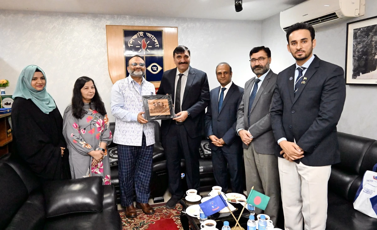 ঢাবি উপাচার্যের সঙ্গে পাকিস্তানের প্রতিনিধিদলের সৌজন্য সাক্ষাৎ