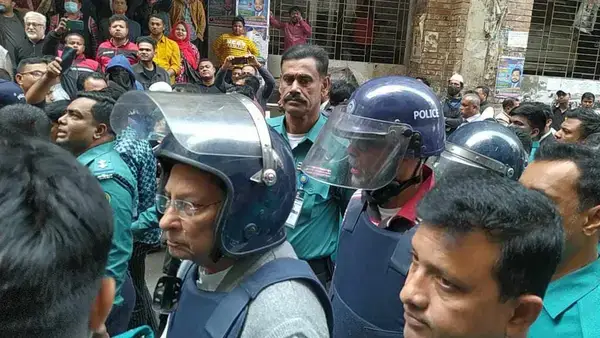 কারাগারে কণ্ঠ পরীক্ষার অভিযোগ ইনুর, চিফ প্রসিকিউটর বললেন ‘আদেশ ছিল’
