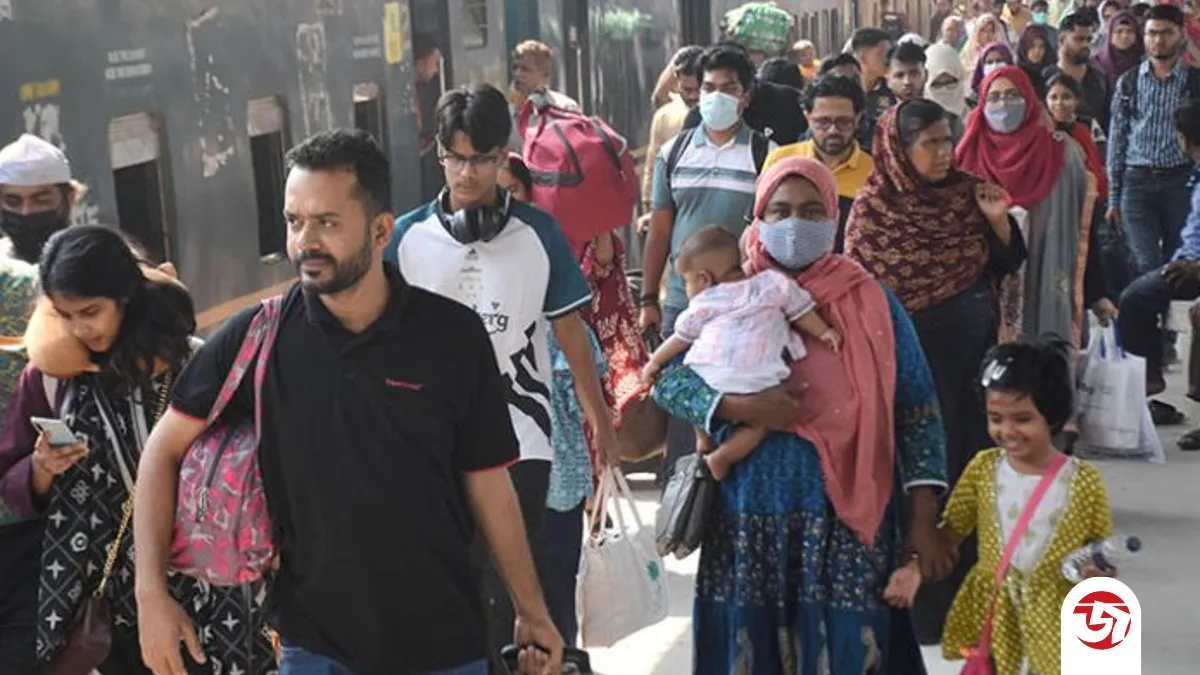 ঈদের ছুটি শেষ আজ, কর্মস্থলে ফিরছেন মানুষ
