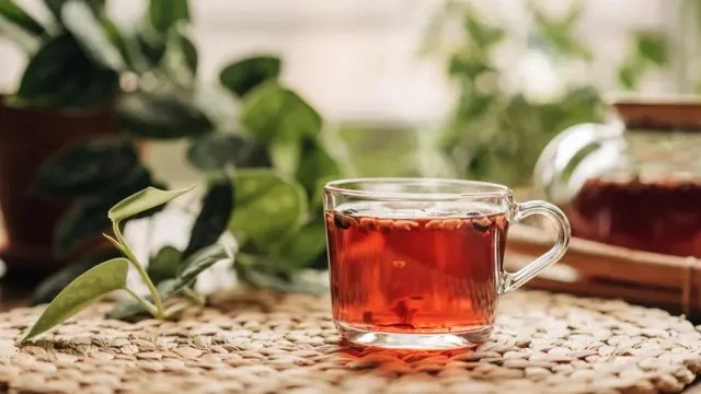 প্রতিদিন চা পান করছেন? শরীরে কী হচ্ছে জানেন?