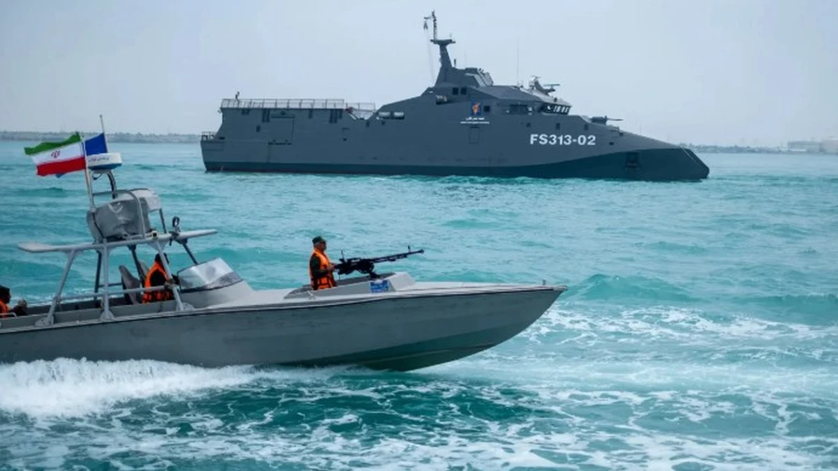 হরমুজ প্রণালিতে ইরানের শক্তি ‘মশা নৌবহর’