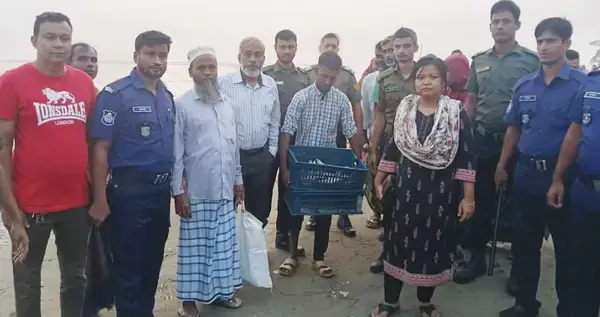 নিষেধাজ্ঞা ভঙ্গ করে ইলিশ কেনায় ৫ ক্রেতাকে ২৫ হাজার টাকা জরিমানা