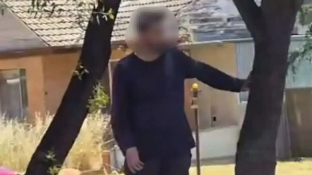 অস্ট্রেলিয়ায় ভারতীয় নাগরিকের খোলা জায়গায় মলত্যাগ, ভিডিও ভাইরাল