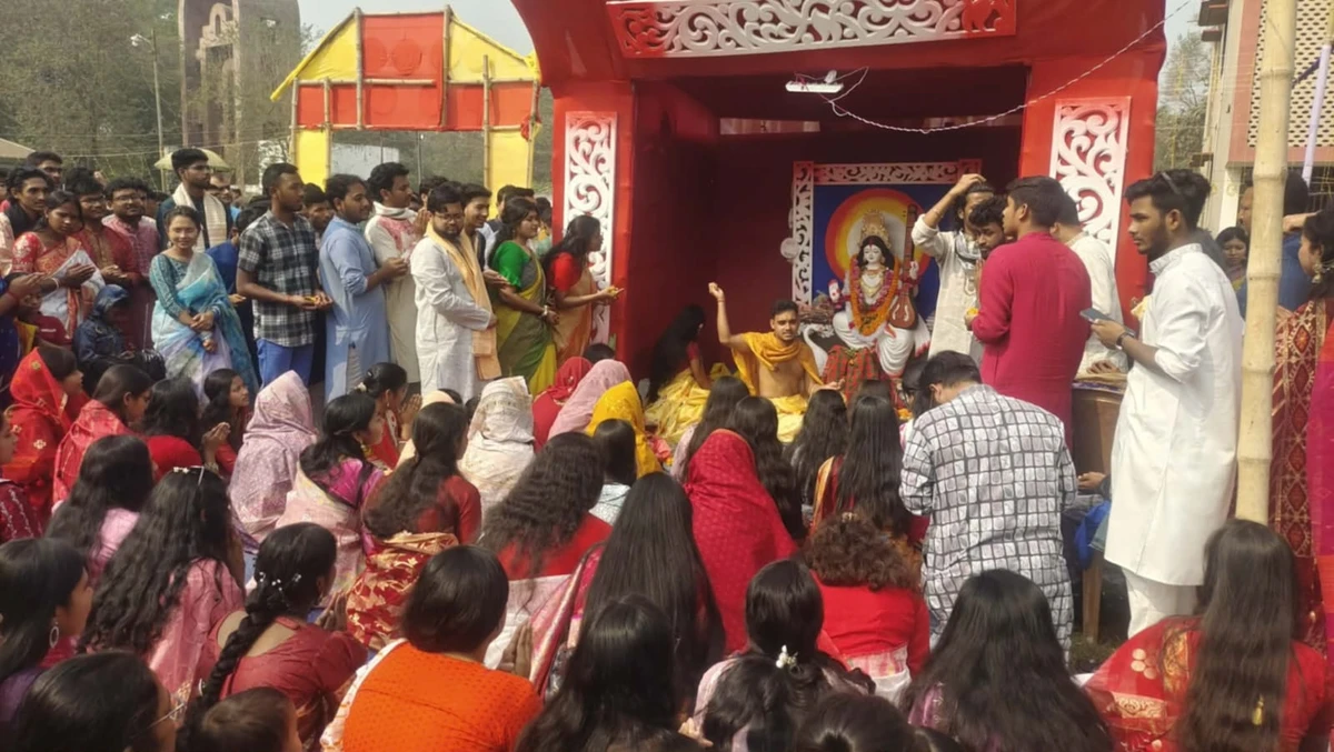 উৎসবমুখর পরিবেশে ইবিতে সরস্বতী পূজা উদযাপিত