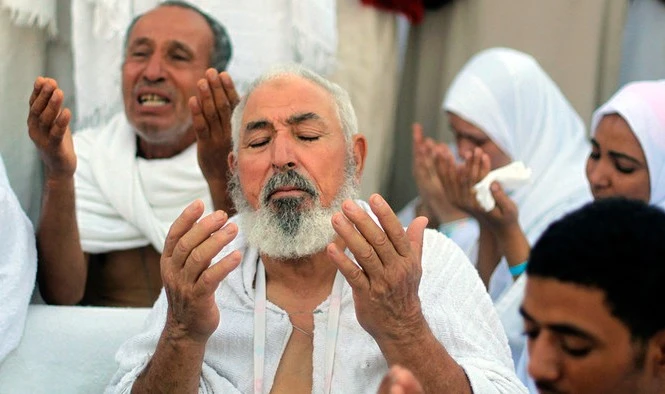 দোয়া কবুলের ইস্তেগফার বাংলা উচ্চারণ ও অর্থসহ