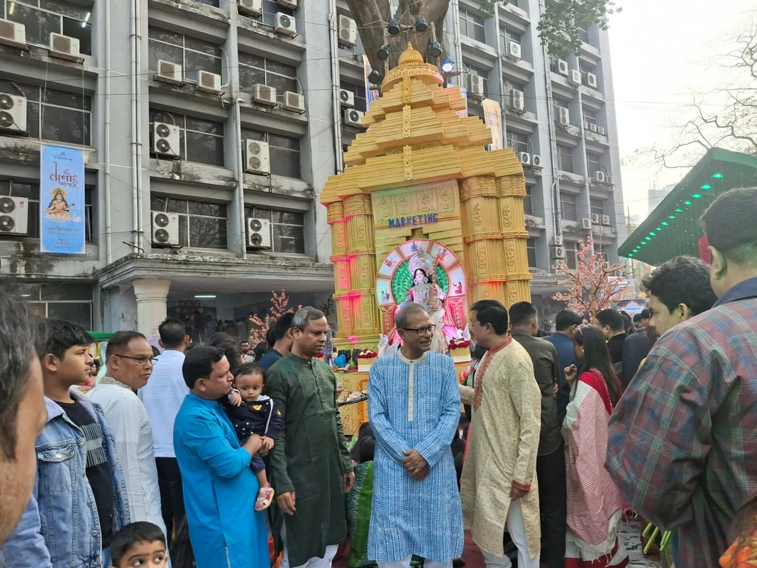 জগন্নাথ বিশ্ববিদ্যালয়ের ৩৭ মণ্ডপে আয়োজিত হচ্ছে বিদ্যার দেবী সরস্বতী পূজা।