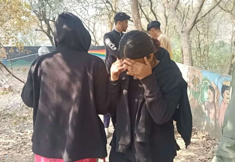 গাঁজাসহ জাবি স্কুল এন্ড কলেজের ৬ শিক্ষার্থী আটক