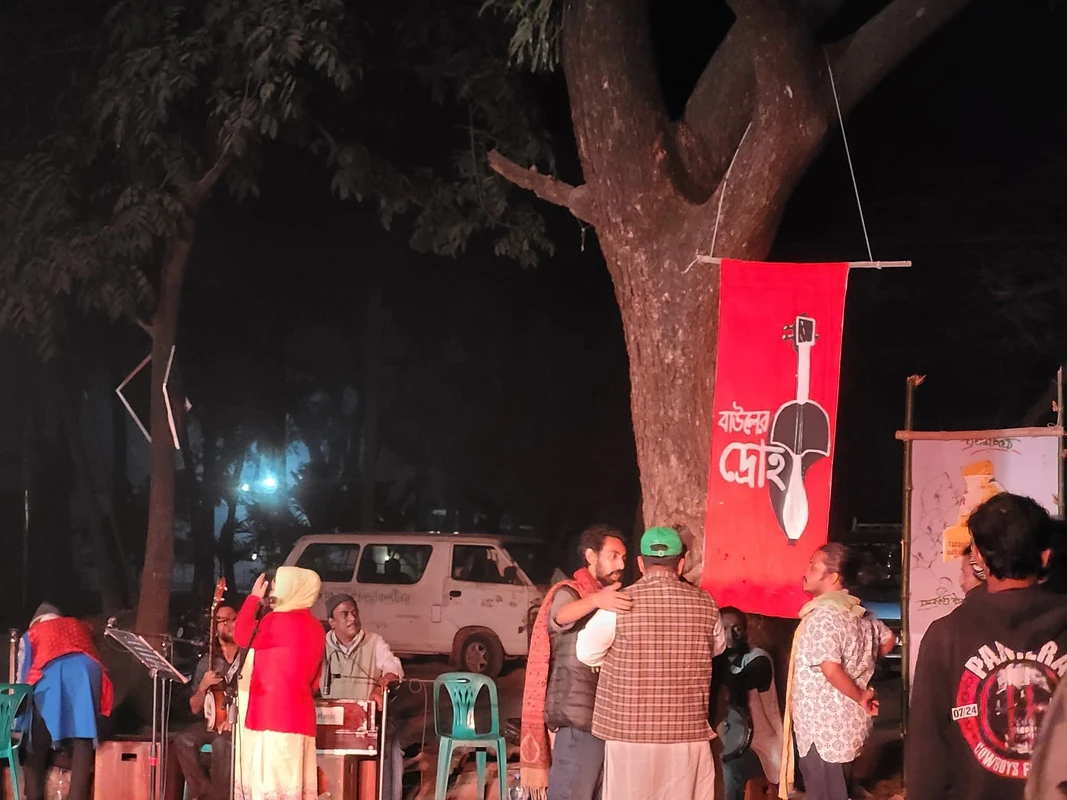 জাবিতে মধ্যরাত পর্যন্ত উচ্চশব্দে গান বন্ধ করতে বলায় প্রক্টরকে গালি