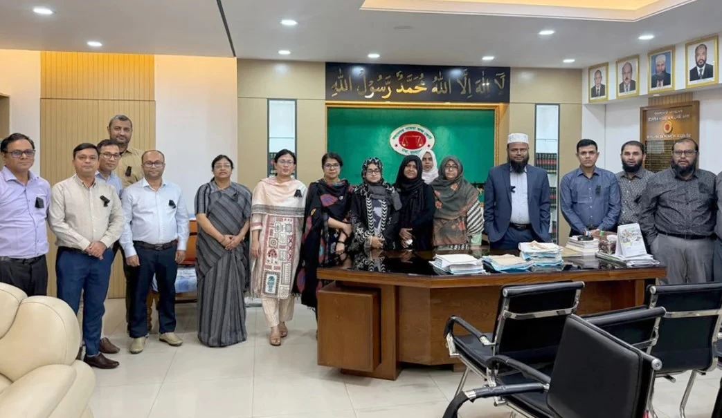 যে কারণে কালো ব্যাজ পরে কর্মসূচি পালন করছেন বিচারকরা