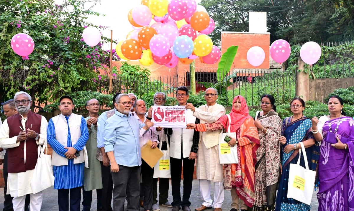 চট্টগ্রাম বিশ্ববিদ্যালয়ে লেখক সম্মেলন: “ইতিহাস বিকৃত থেকে বাঁচাতে পারে সাহিত্য”,  উপাচার্য