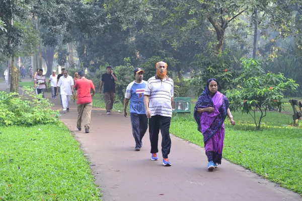 শীতের সকালে হাঁটতে যাওয়ার আগে যে কাজ করা অনুচিত