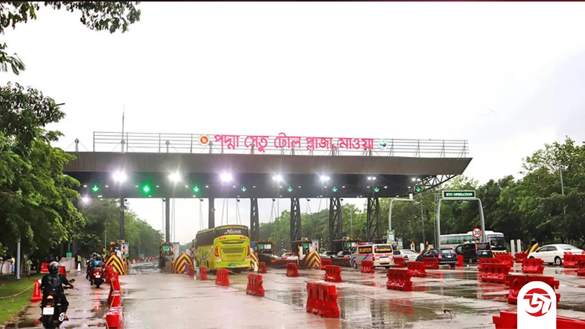 পদ্মা সেতু দিয়ে ছুটছে ঘরমুখো মানুষ, ৪৮ ঘণ্টায় টোল আদায় প্রায় ১০ কোটি
