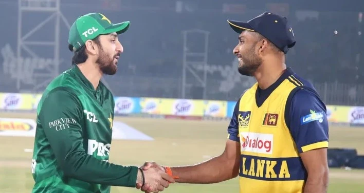 ত্রিদেশীয় সিরিজের ফাইনালে টসে জিতে ফিল্ডিংয়ে পাকিস্তান