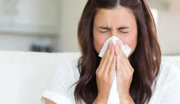 আপনি কি কখনও লক্ষ্য করেছেন, কারও হাঁচি-কাশি বা অসুস্থ মুখ দেখলেই ভেতরে ভেতরে অস্বস্তি বা সতর্কতার অনুভূতি জাগে !