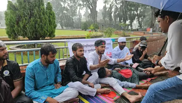 রাবিতে পোষ্যকোটা পুনর্বহাল, ২২ ঘন্টা ধরে অনশনে শিক্ষার্থীরা