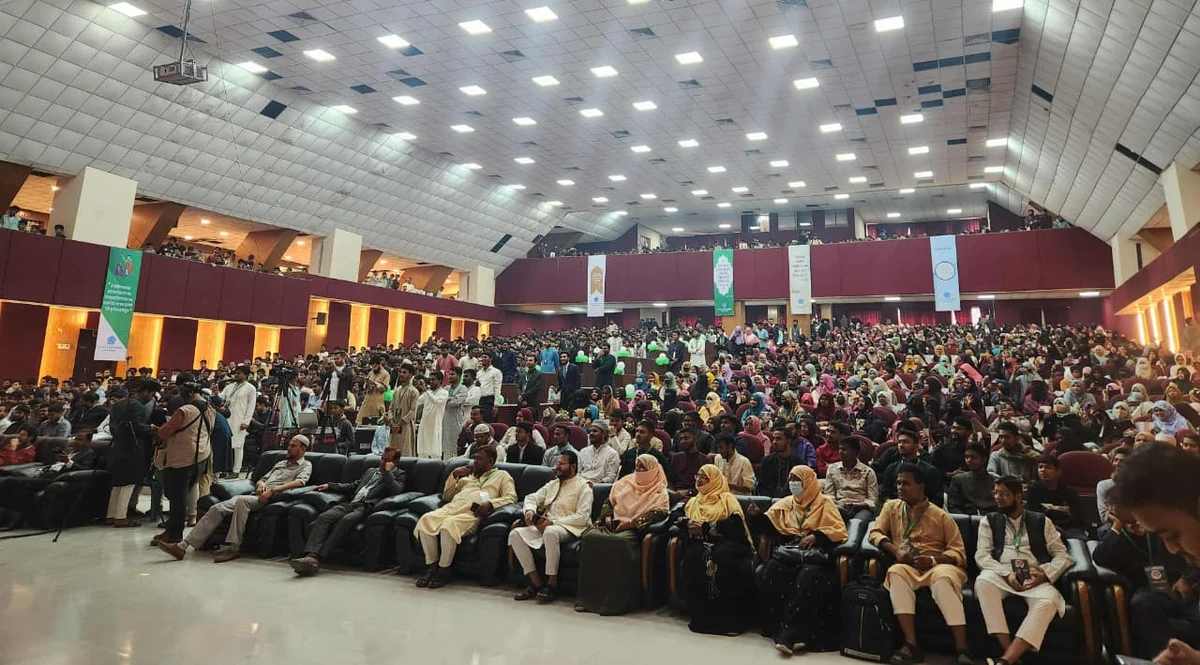 ৪২ বছর পর ক্যাম্পাসে নবীনদের বরণ করলো রাবি ইসলামী ছাত্রশিবির