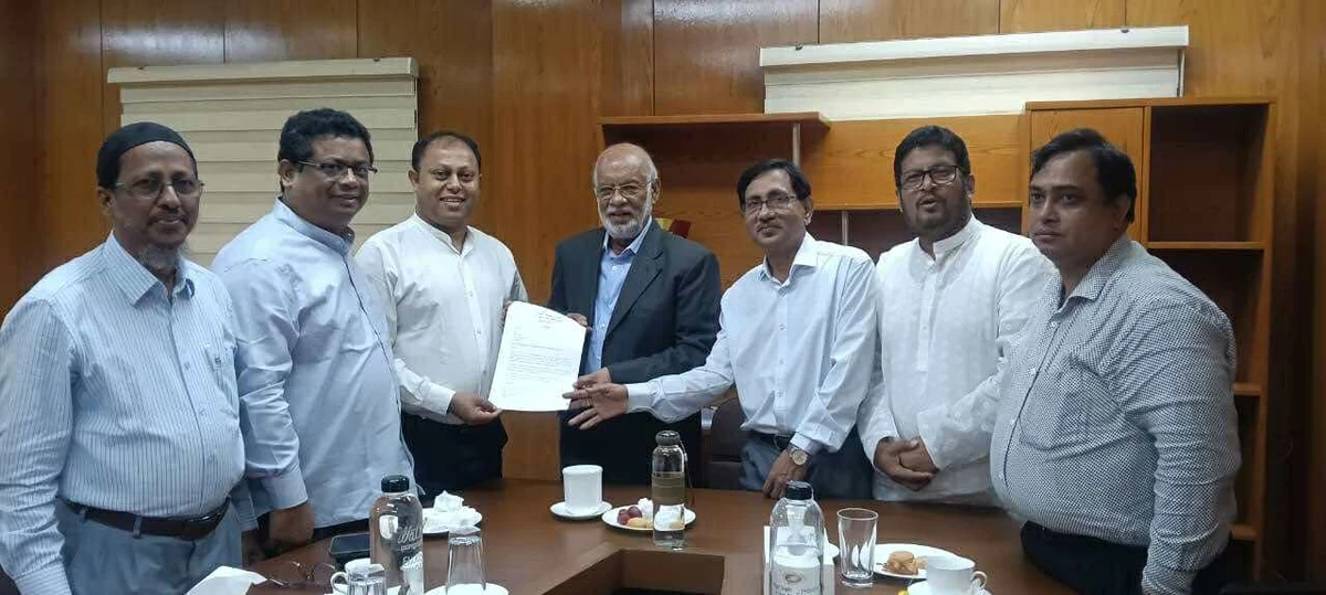 ঢাকা বিশ্ববিদ্যালয়কে ‘বিশেষ মর্যাদা’ ঘোষণার দাবিতে স্মারকলিপি সাদা দলের