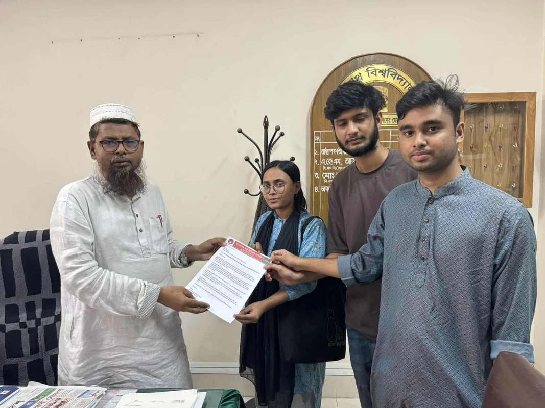 জকসু নির্বাচনের সময়সূচি পুনর্বিবেচনার দাবি জানিয়ে জবি ছাত্র অধিকারের স্মারকলিপি