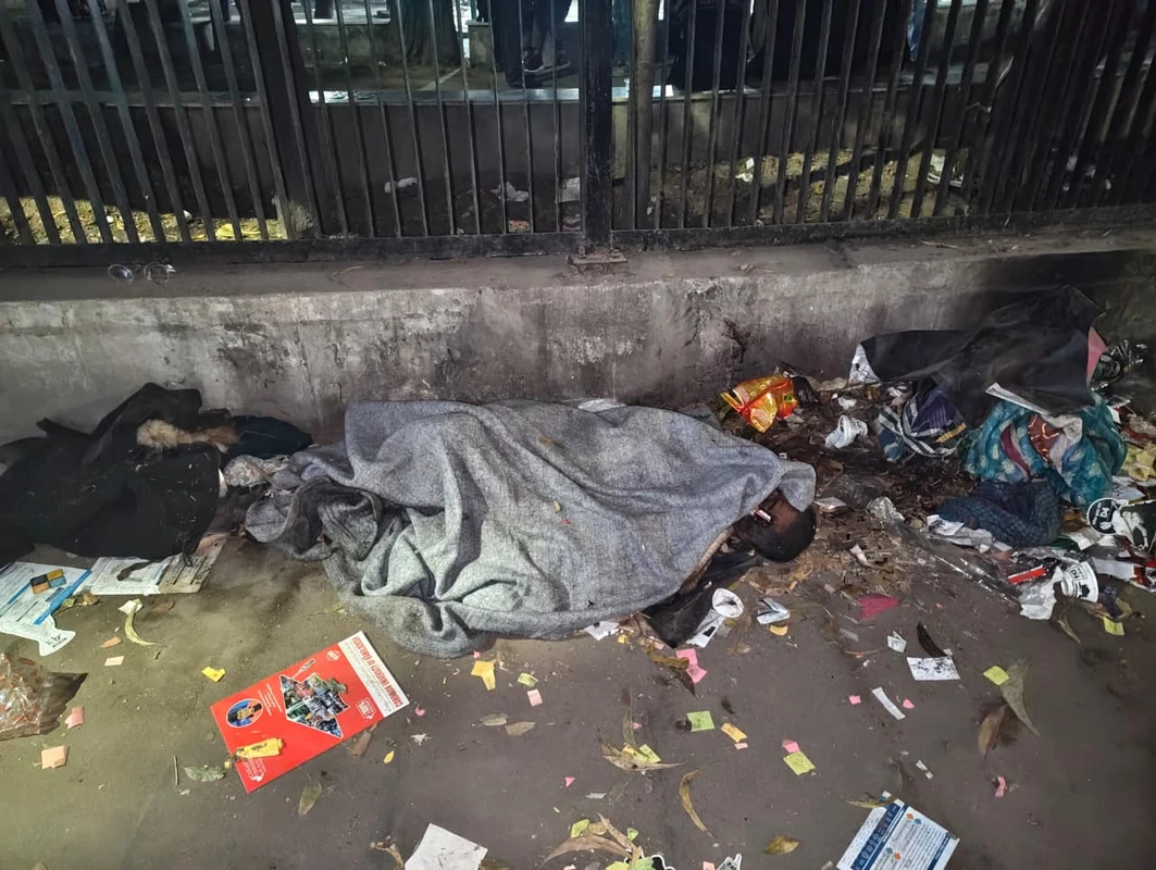 পুরান ঢাকায় বাহাদুরশাহ পার্ক এলাকা থেকে অজ্ঞাত লাশ উদ্ধার